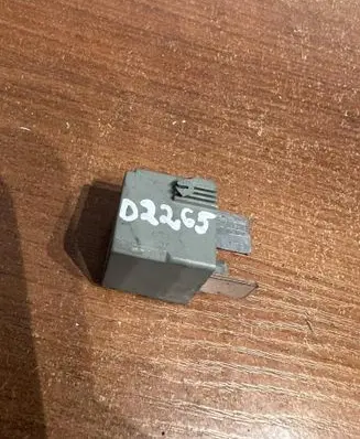 Mercedes-Benz B W245 Other relay A0025422619 D2265