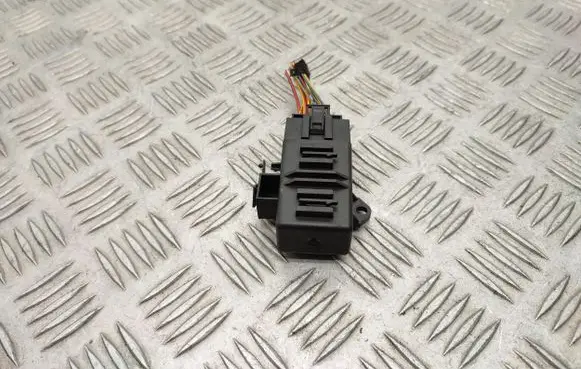 Audi A1 Seat heating relay 6R0959772D