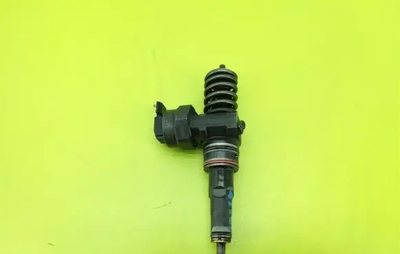 Audi A4 S4 B5 8D Fuel injector 038130073F