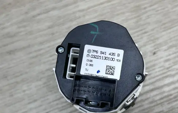 Volkswagen Touareg II Differential lock switch 7P6941435B