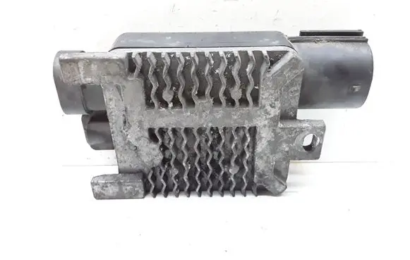 Volvo V70 Coolant fan relay 940002904
