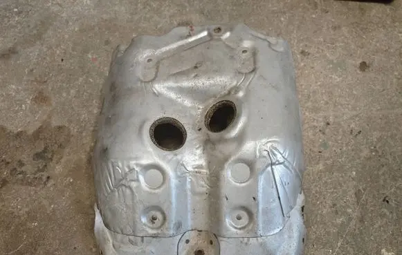 BMW 5 GT F07 Heat shield in engine bay