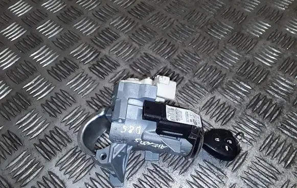 Toyota Avensis T270 Ignition lock 29653453