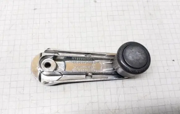 Audi 100 200 5000 C3 Front door window winding handle 443837581D