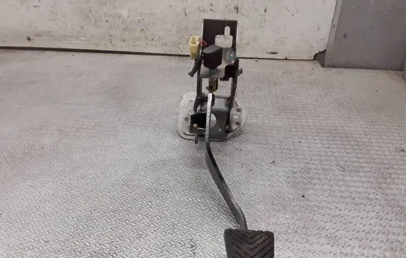 KIA Sportage Clutch pedal 