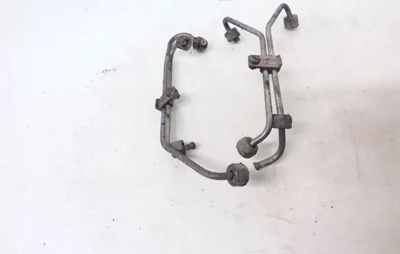 Fuel injector supply line/pipe
