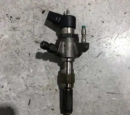 Volvo V60 Fuel injector 9674973080