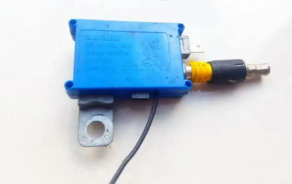 Renault Laguna II Antenna control unit 8200002584 AAR828