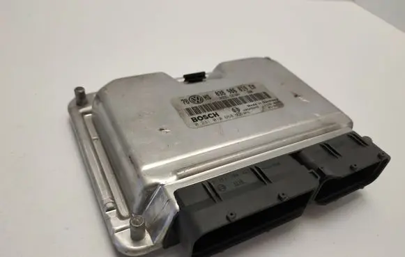 Volkswagen PASSAT B5.5 Engine control unit/module 038906019EM 0281010668