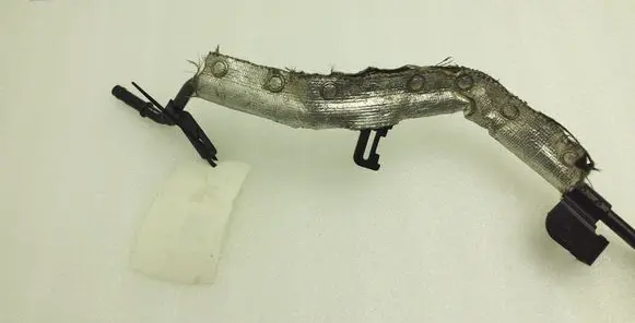 Volkswagen Golf VII Engine coolant pipe/hose 04L121070D
