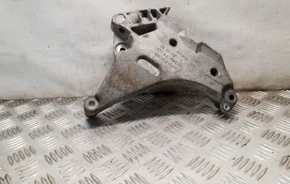 Volkswagen Tiguan Engine mounting bracket 03L199207