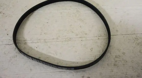 Volkswagen Golf VII Alternator belt 04E145933