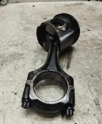 Toyota Corolla Verso AR10 Piston with connecting rod