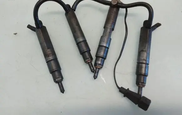 Seat Leon (1P) Fuel injectors set 028130201T