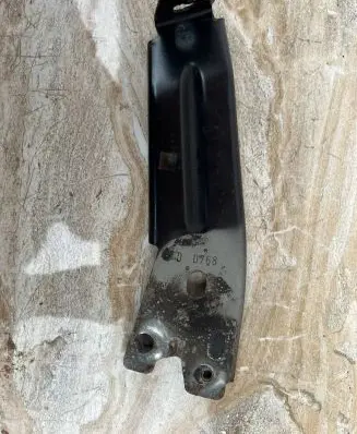 Maserati Ghibli Front splash guards bracket 673003653