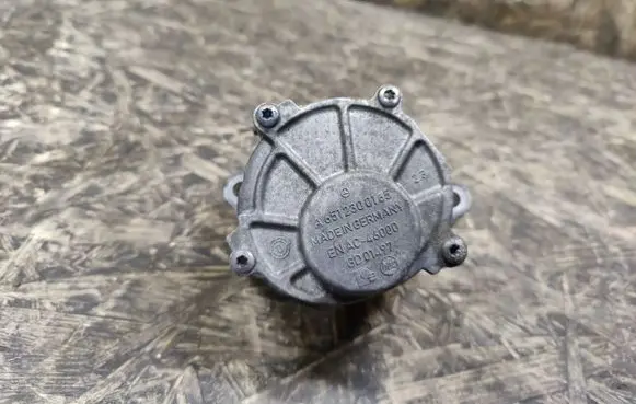 Mercedes-Benz E W211 Vacuum pump A6512300165
