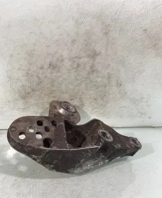 Audi A4 S4 B7 8E 8H Engine mounting bracket 8e0199351
