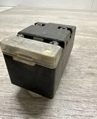 Volkswagen Golf III Coolant fan relay 1H0919506A 898659