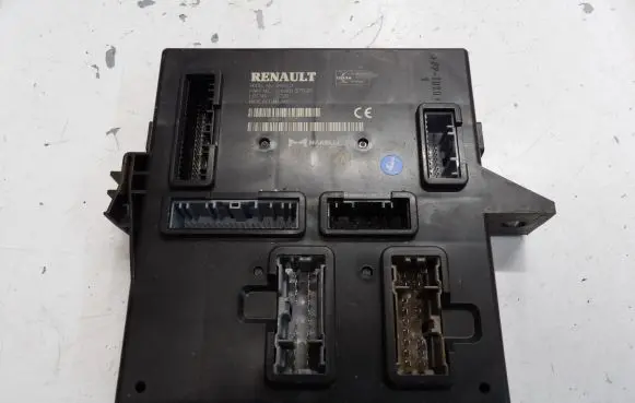 Renault Captur BSM Control unit 284B13752R KZA01473