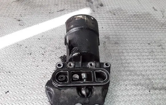 Opel Vectra B Oil filter mounting bracket 90571672