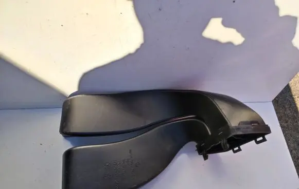 Porsche Cayenne (92A) Air intake duct part 7P0820681