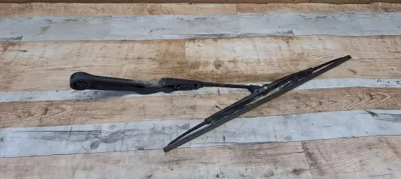 Nissan X-Trail T30 Rear wiper blade arm