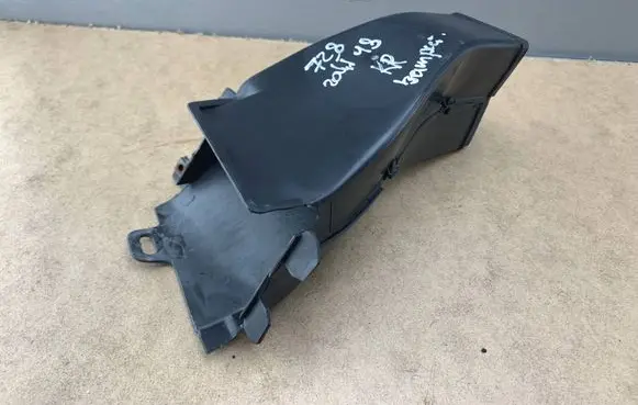 BMW 7 E38 Air intake duct part 8150763 51118150763