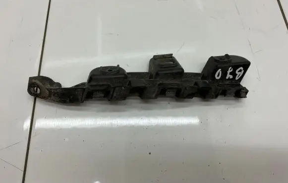 Volkswagen PASSAT B7 Front bumper mounting bracket 3AA807184
