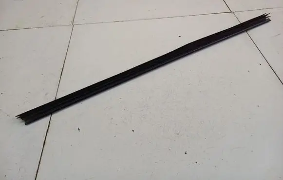 Skoda Superb B6 (3T) Front door glass trim molding 