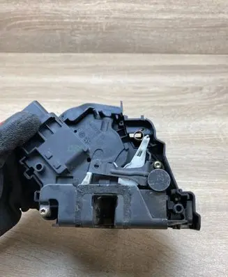 Ford Focus C-MAX Front door lock 3M5AR21812AJ 240000108