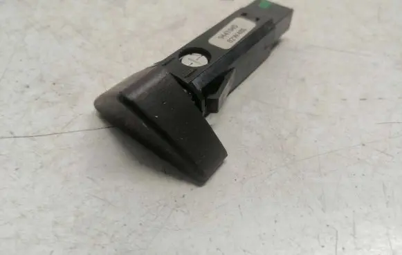 Volvo V70 Hazard light switch 9441045 02W486