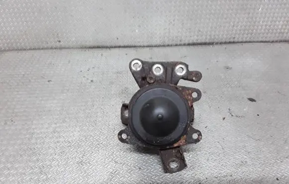 Mitsubishi Grandis Engine mount bracket