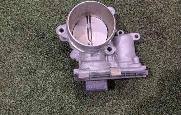 Peugeot 3008 II Throttle valve 9818664880 F01R009130