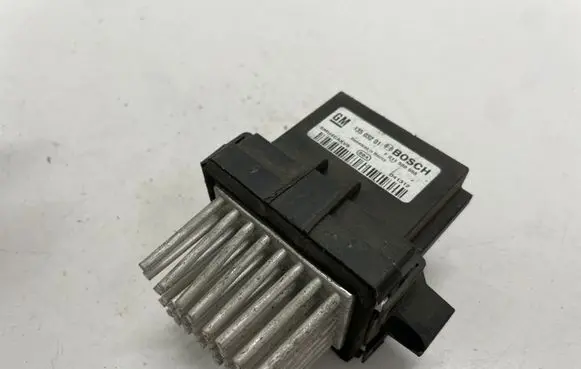 Opel Astra J Heater blower fan relay 13503201
