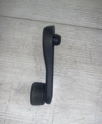 Volkswagen PASSAT B6 Rear door window winding handle 6Q0837581A