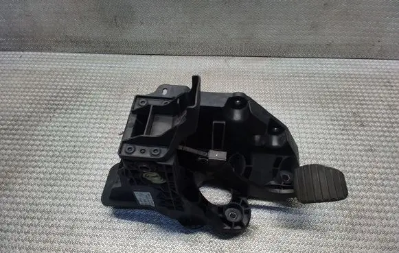 Renault Trafic III (X82) Brake pedal 465010176R