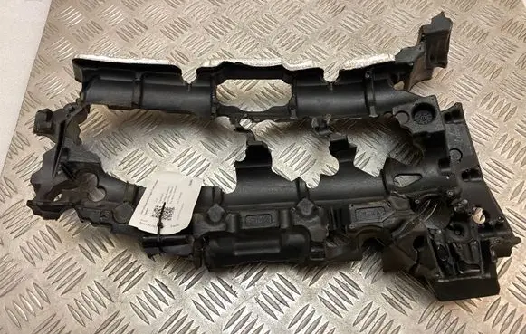 Engine bonnet/hood sound/heat insulation