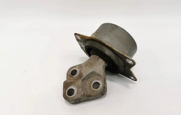 Opel Insignia A Engine mount bracket 13322173