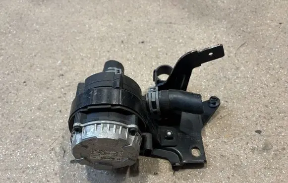 Skoda Octavia Mk3 (5E) Electric auxiliary coolant/water pump 04L965567A