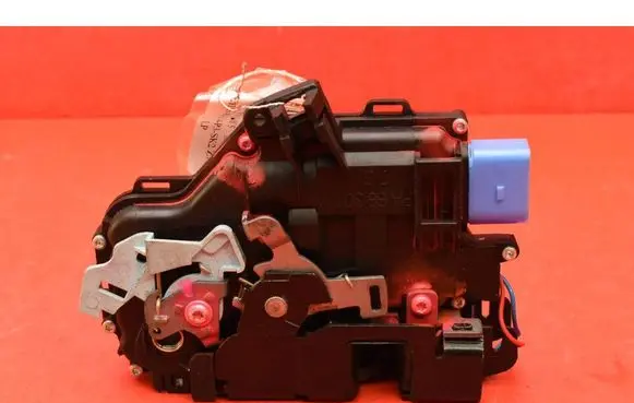 Volkswagen Golf IV Front door lock 3D1837015AP
