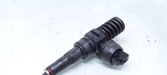 Volkswagen PASSAT B6 Fuel injector 038130073AG 0414720215