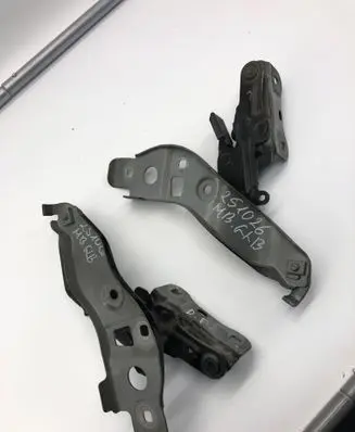 Mercedes-Benz GLB x247 Engine bonnet/hood hinges