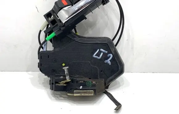 Toyota Corolla Verso E121 Rear door lock 