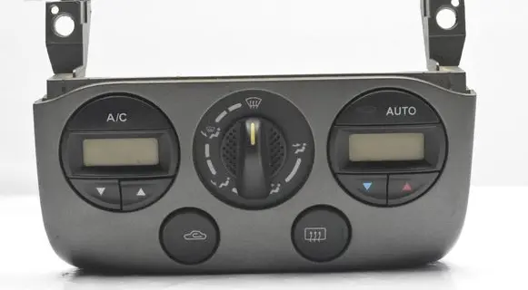 Nissan Primera Air conditioner control unit module 275109F501