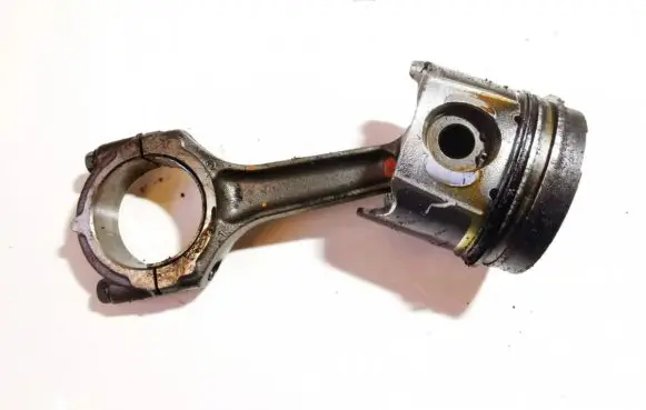 Volvo S40, V40 Piston with connecting rod