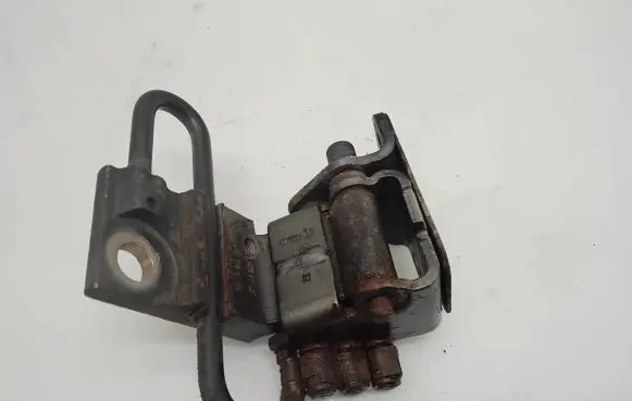 Audi Q7 4L Front door lower hinge 8E0831411B