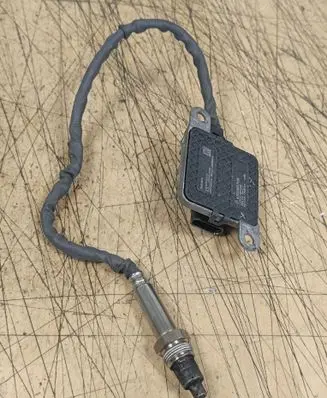 Mercedes-Benz Sprinter W907 W910 Lambda probe sensor A0009057108
