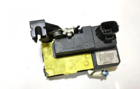 Volvo S60 Front door lock 8650545