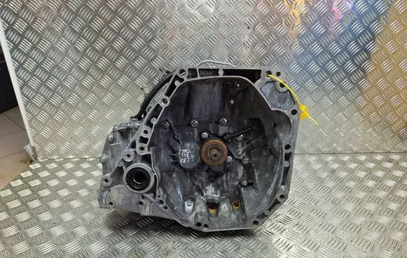 Nissan Qashqai Manual 5 speed gearbox S27725187 JR5318