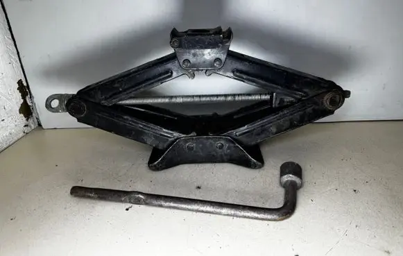 Renault Trafic II (X83) Lift Jack 8200301002 1C1517T